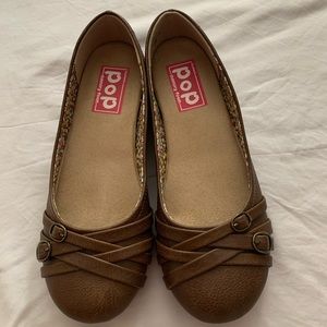 Memory foam pop ballet shoes size 8 in brown.